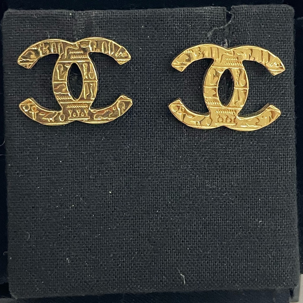 New Chanel Gold CC Logo Earrings